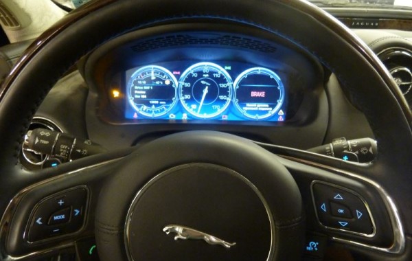 2012 Jaguar XJ prietaisų skydelis